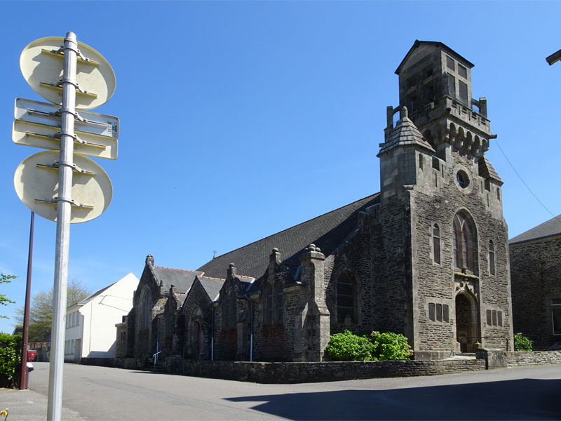 Pont-de-Buis-Lès-Quimerch : Eglise Sainte-Barbe de Pont-de-Buis