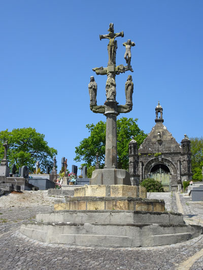 Pont-de-Buis-lès-Quimerc'h : Chapelle funéraire du cimetière de Quimerc'h