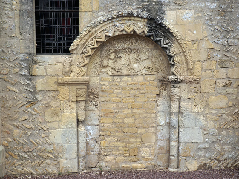 Authie : portail méridional de l'église Saint-Vigor