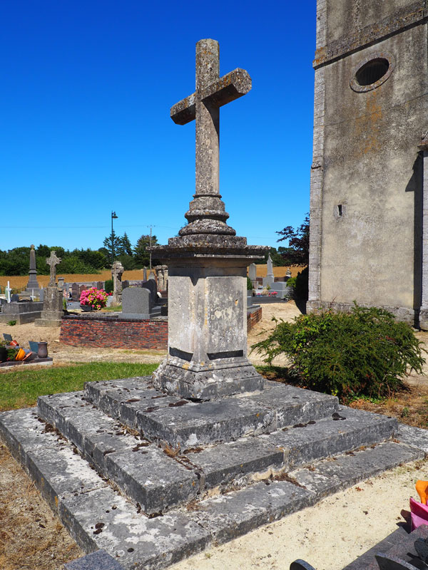 Carcagny : Croix de cimetière