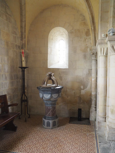 Carpiquet : Eglise Saint-Martin - fonts baptismaux