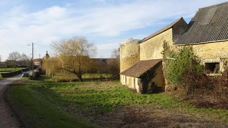 Courcy : le Château et l'église