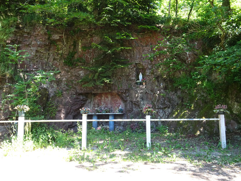 La Ferrière-Duval : Grotte de Lourdes / Vierge
