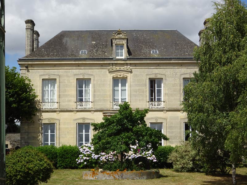 Epinay-sur-Odon ; Château d'Epène