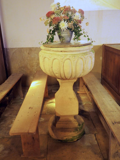 Espins : Eglise Saint-Pierre - fonts baptismaux