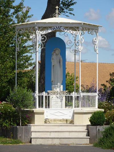 Esquay-Notre-Dame : Statue Notre-Dame-de-la-Route