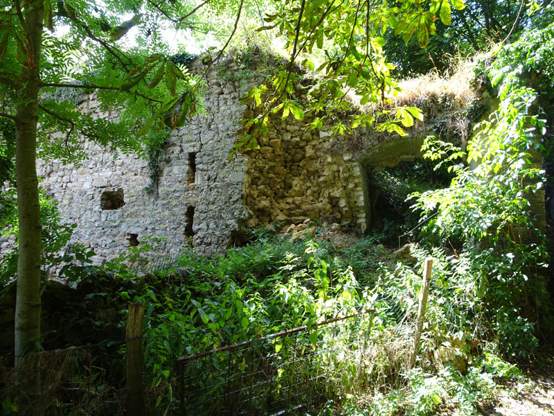 Esquay-Notre-Dame : ancien château