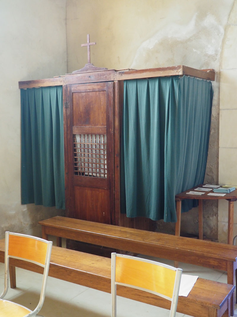 Esquay-Notre-Dame : Eglise Notre-Dame - confessionnal