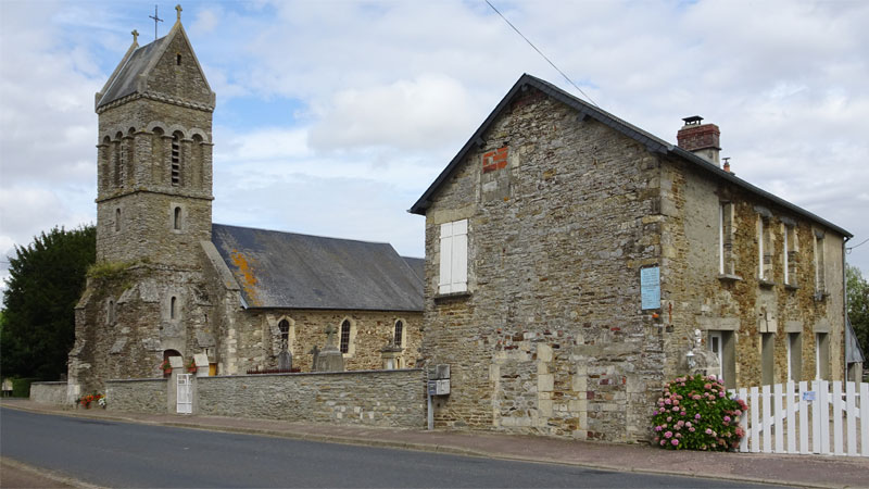 Feuguerolles-sur-Seulles : Eglise Saint-Pierre et ancien presbytère