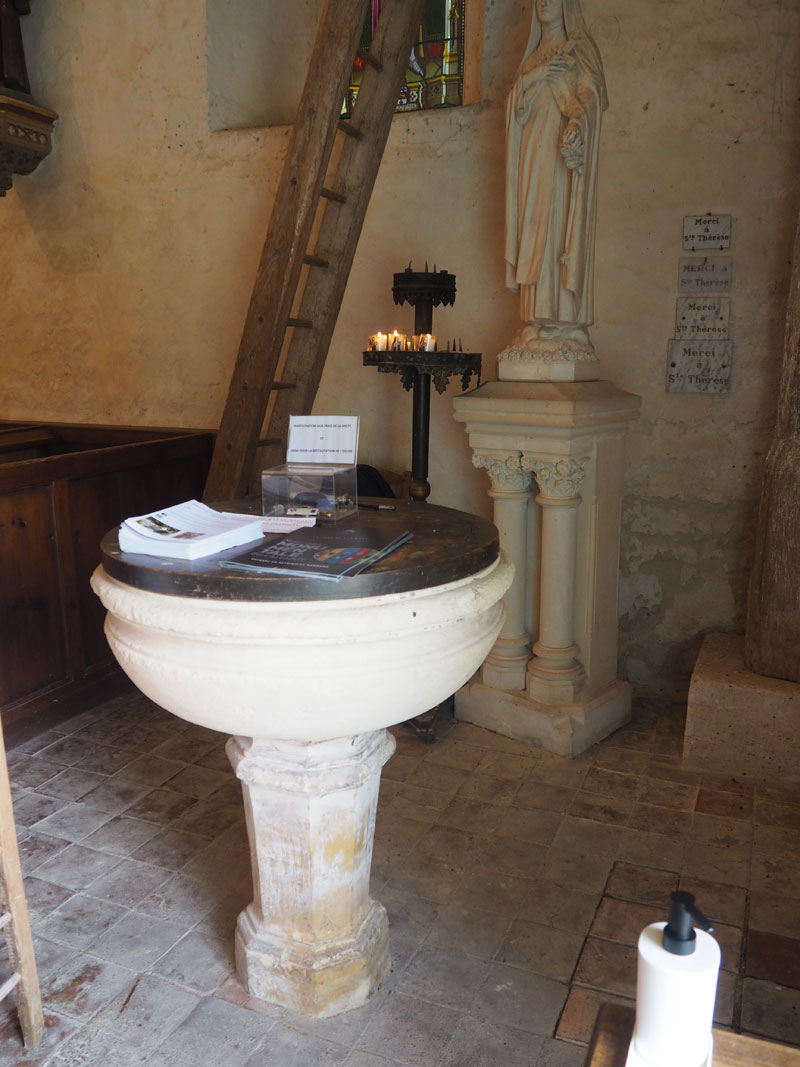 Grangues : Eglise Notre-Dame et Saint-Roch - fonts baptismaux