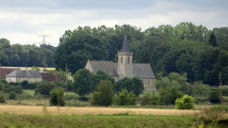 Hotot-en-Auge : Le Radier : vue sur l'église de Cléville