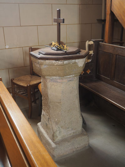 Le Mesnil-Villement : Eglise Saint-Pierre - fonts baptismaux