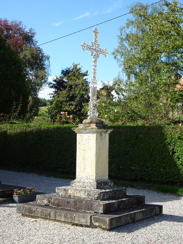 Les Authieux-Papion : Croix de cimetière