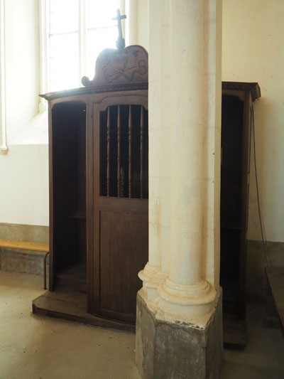 Montchamp : Eglise Saint-Martin - Confessional