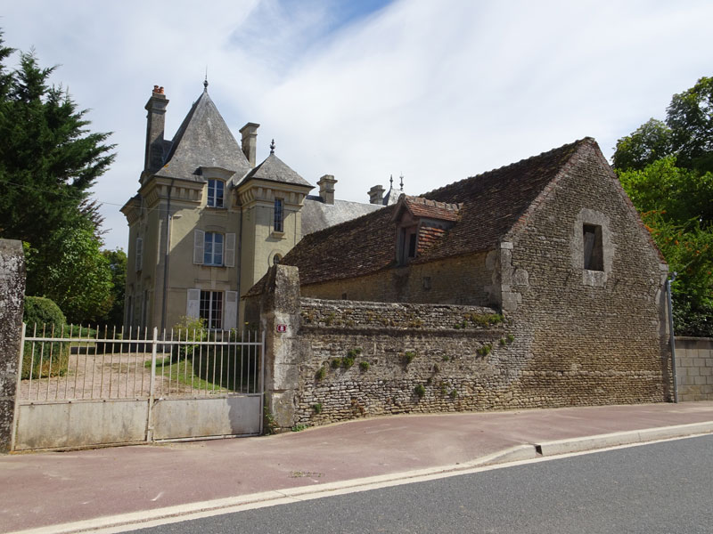 Morteaux-Couliboeuf : Château Blanc
