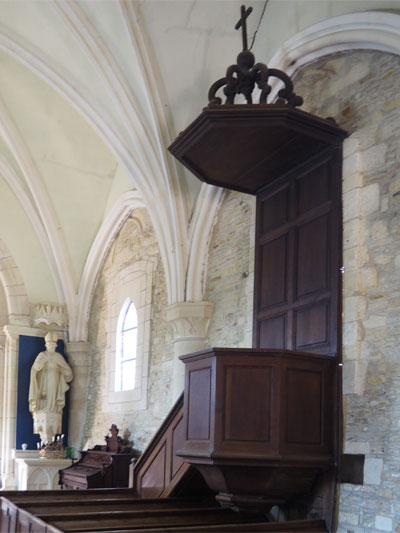 Ouézy : Eglise Saint-Pierre - chaire à prêcher