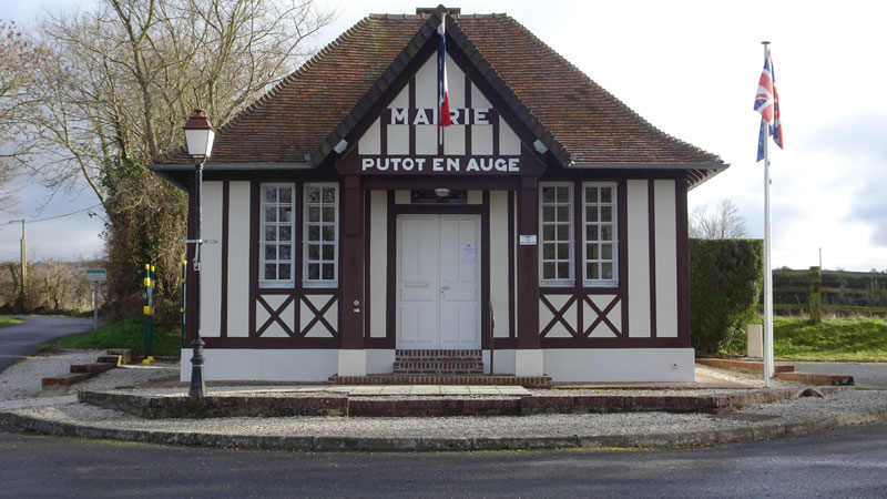 Putot-en-Auge : Mairie