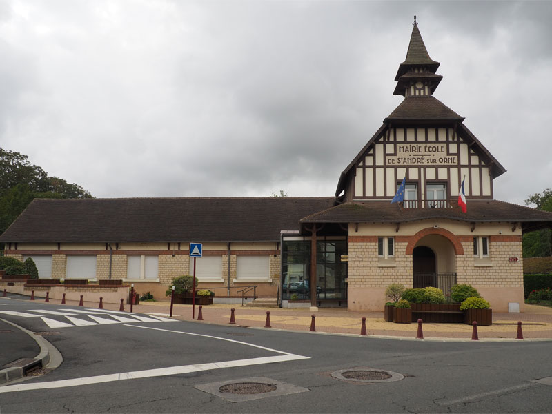 Saint-André-sur-Orne : Mairie / Ecole