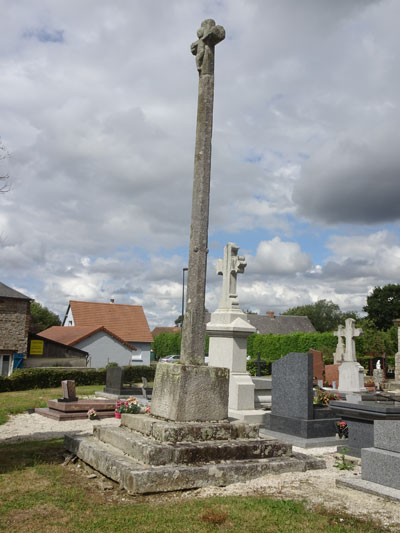 Saint-Jean-des-Essartiers : Croix de cimetière