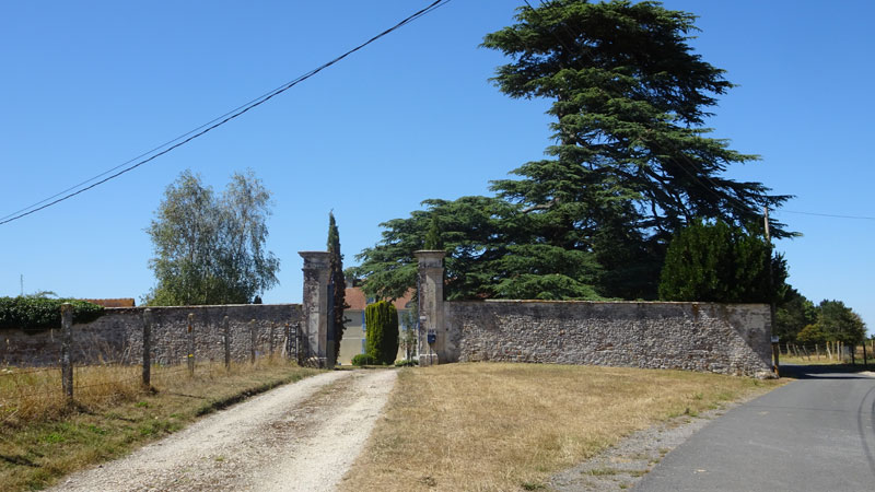 Saint-Martin-de-Mieux : Château de Valembras