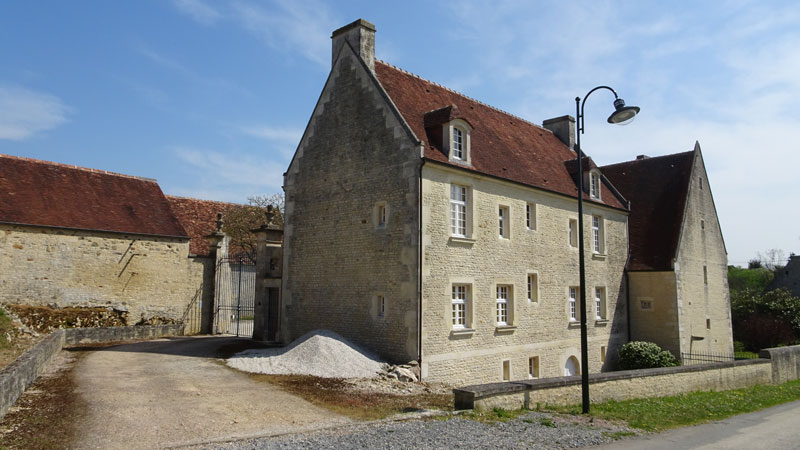 Saint-Pierre-du-Bu : Château