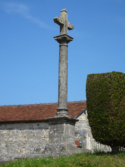 Saint-Pierre-du-Bu : Croix de chemin