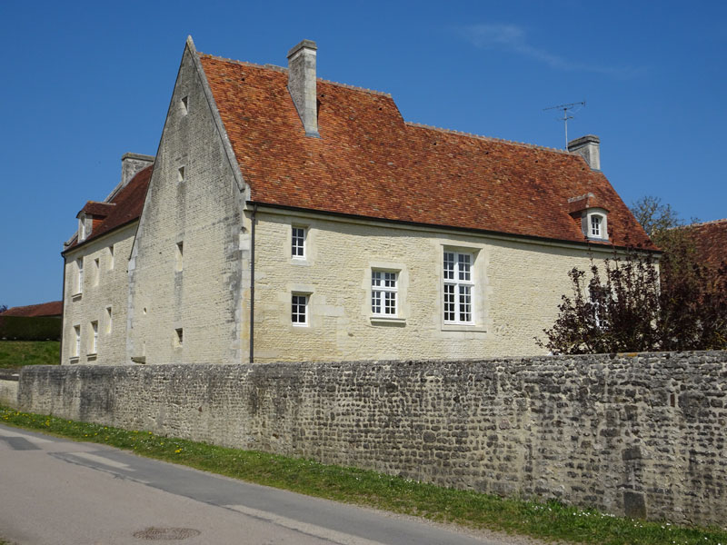 Saint-Pierre-du-Bu : Château