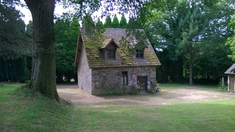 Saint-Sever-Calvados : petite maison