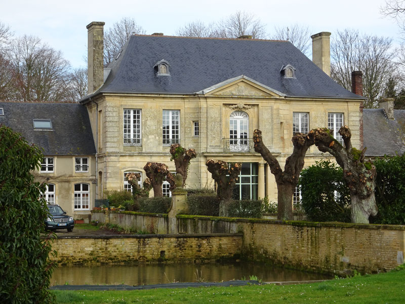 Villons-les-Buissons : Château de Villons / Château des Buissons