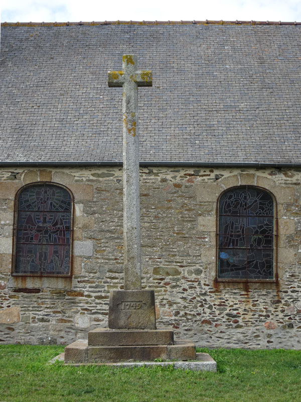 Beauvoir : Eglise Saint-Michel - Croix de cimetière