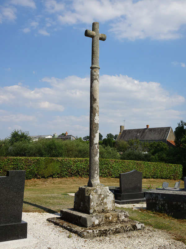 Fourneaux : Croix de cimetière