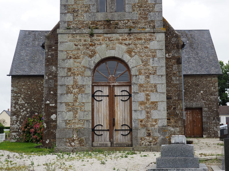 La Boulouze (Saint-Ovin) : Eglise Saint-Pierre-et-Saint-Paul