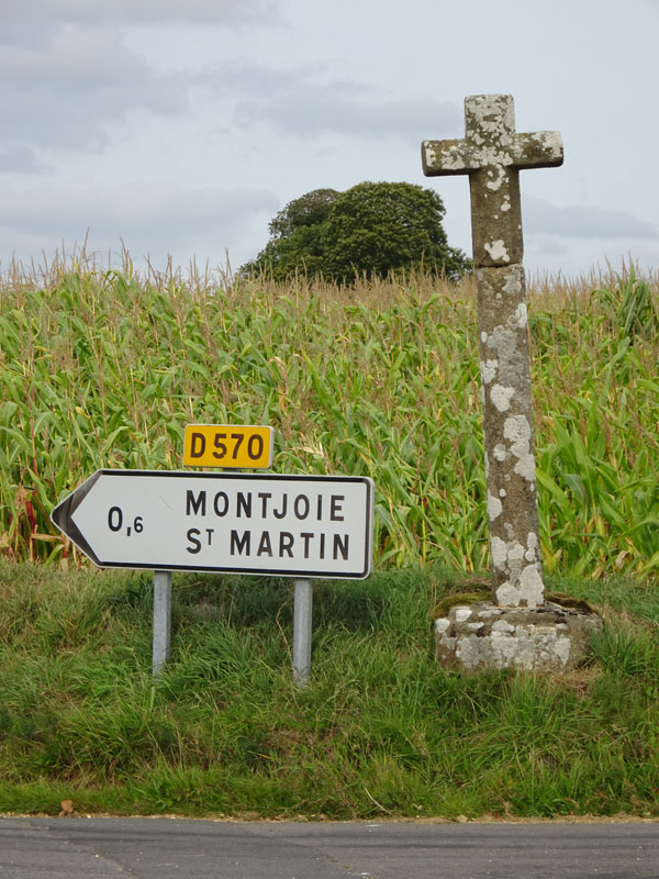 Montjoie-Saint-Martin : Croix de chemin