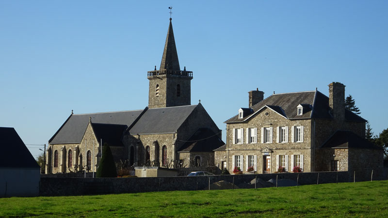 Varenguebec : Eglise Saint-Martin et Mairie