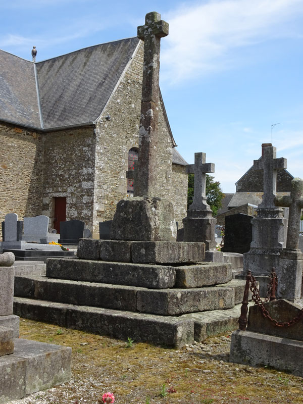 Vergoncey : Croix dans le cimetière
