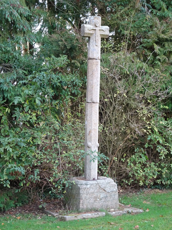 Beauchêne : Croix de cimetière