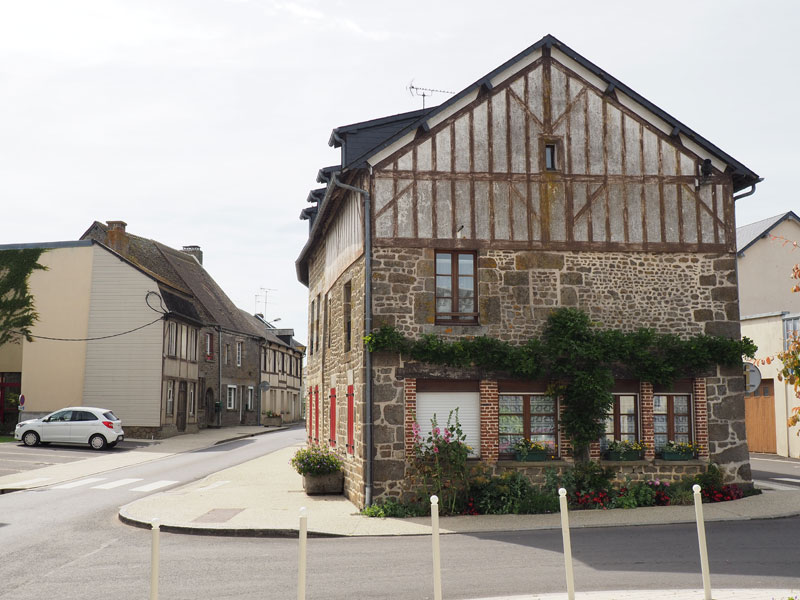 Bellou-en-Houlme : Maison dans le bourg