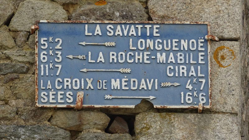 Fontenai-les-Louvets : Plaque de cocher - La Savatte