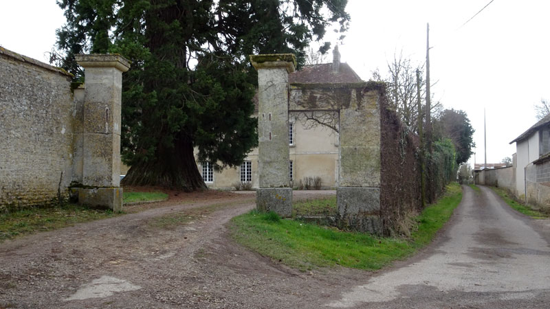 Louvières-en-Auge : Château