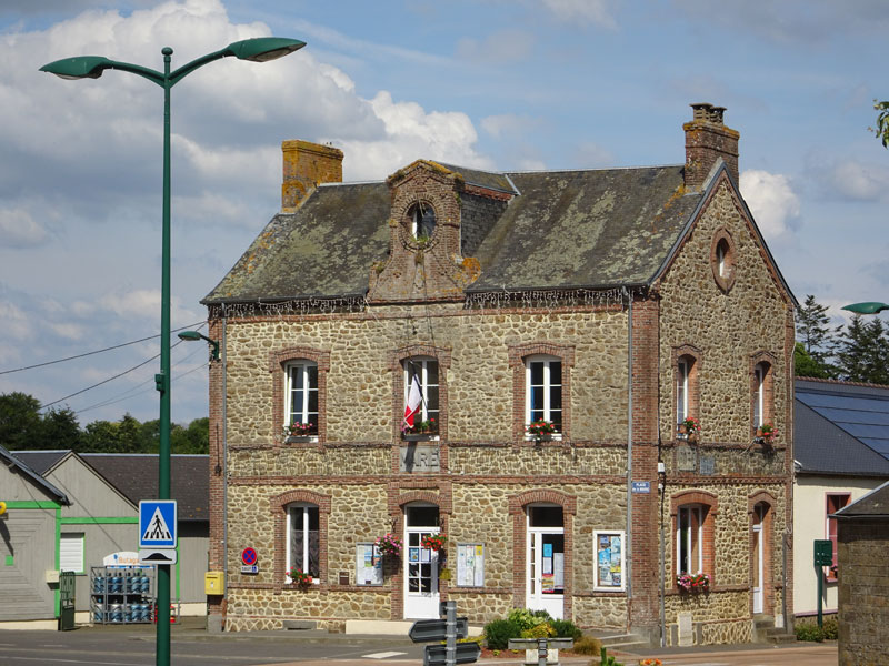 Mantilly : Mairie