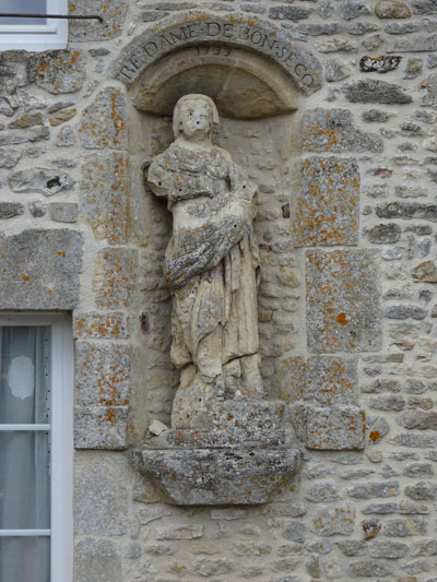 Montabard : Statue Notre-Dame de Bon Secours