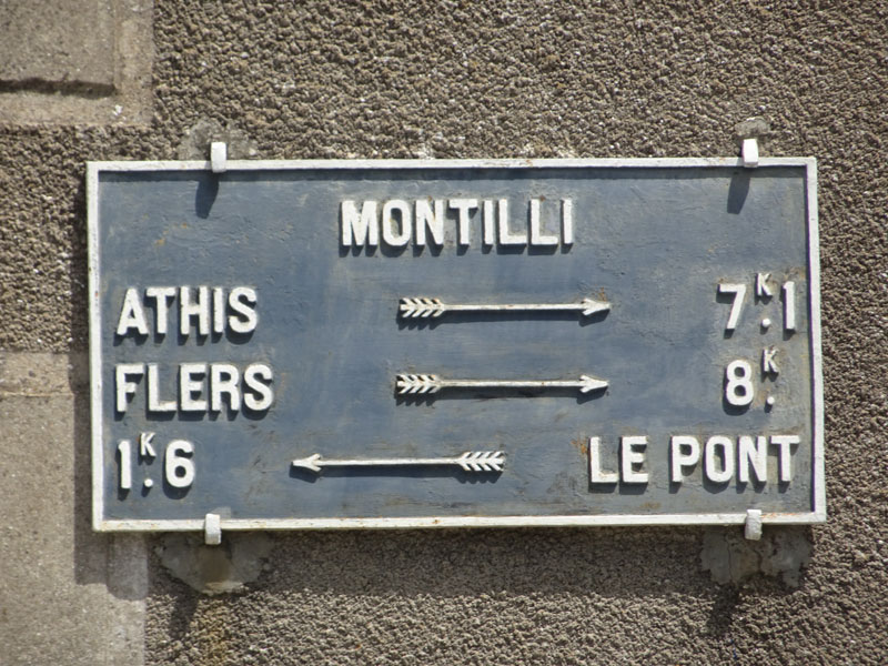 Montilly-sur-Noireau : Plaque de cocher