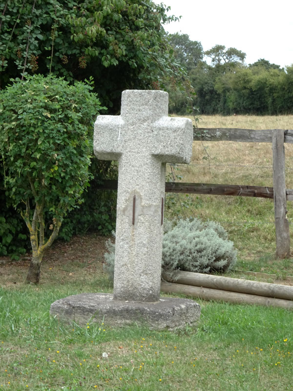 Neauphe-sous-Essai : Croix La Moisière