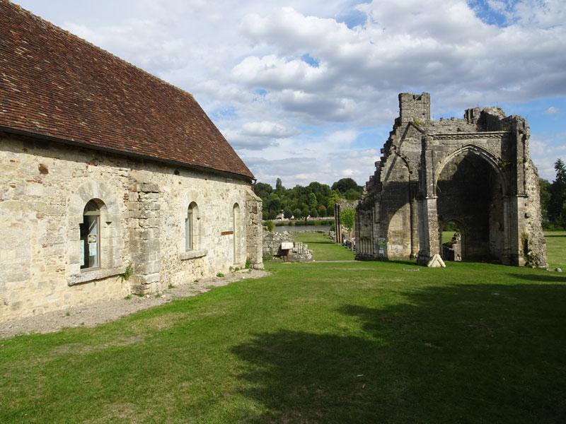 Saint-Evroult-Notre-Dame-du-Bois : Ruines de l'abbaye de Saint-Evroult
