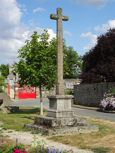 Saint-Fraimbault : Croix