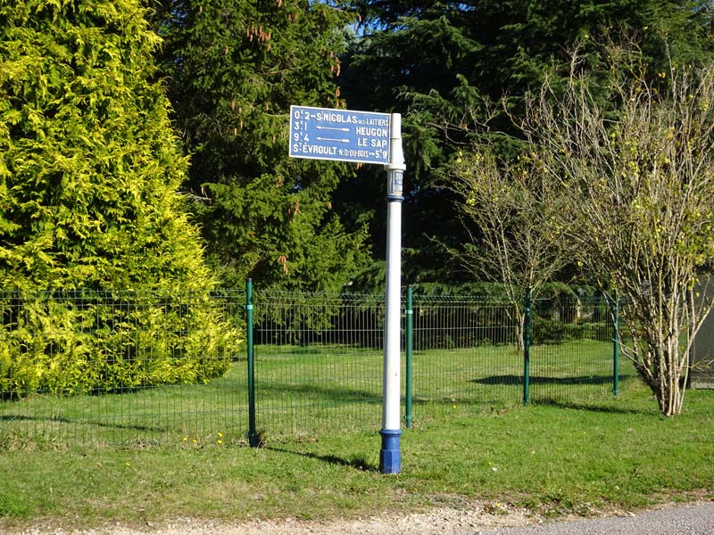Saint-Nicolas-des-Laitiers : plaque de cocher