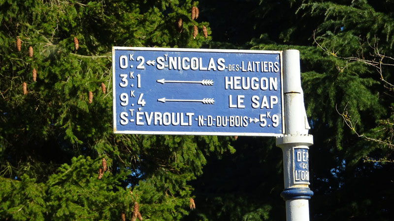 Saint-Nicolas-des-Laitiers : plaque de cocher