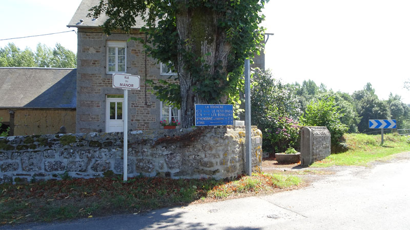 Saint-Honorine-la-Chardonne : Vers le Manoir de la Boisnerie