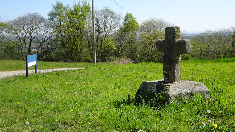 Saint-Coulitz : Croix de Ménez-Troboas