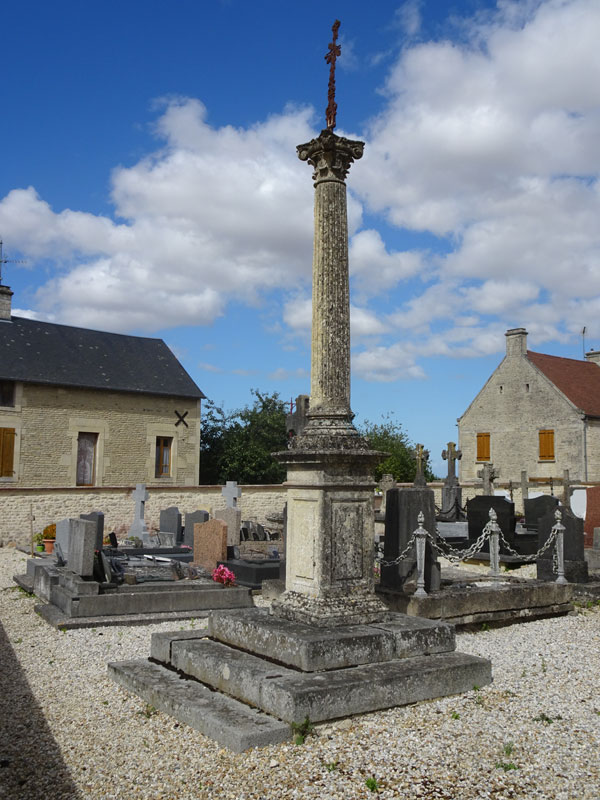 Bretteville-le-Rabet : Croix de cimetière